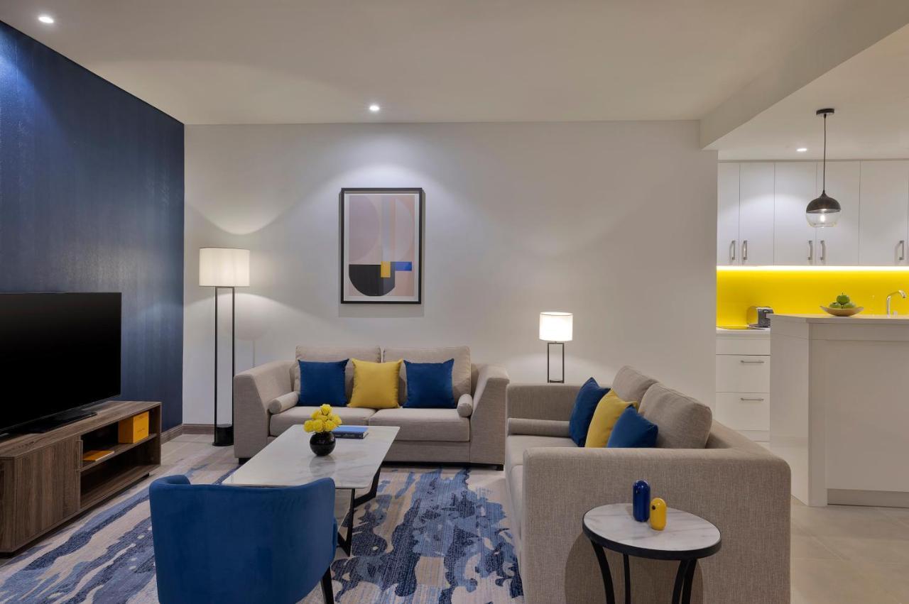 Voco Al Khobar By Ihg Hotel Exterior photo Living room